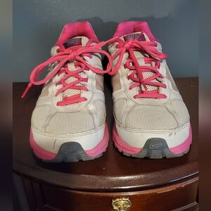 5 For 25$ Nike Air Relentless tennis shoes